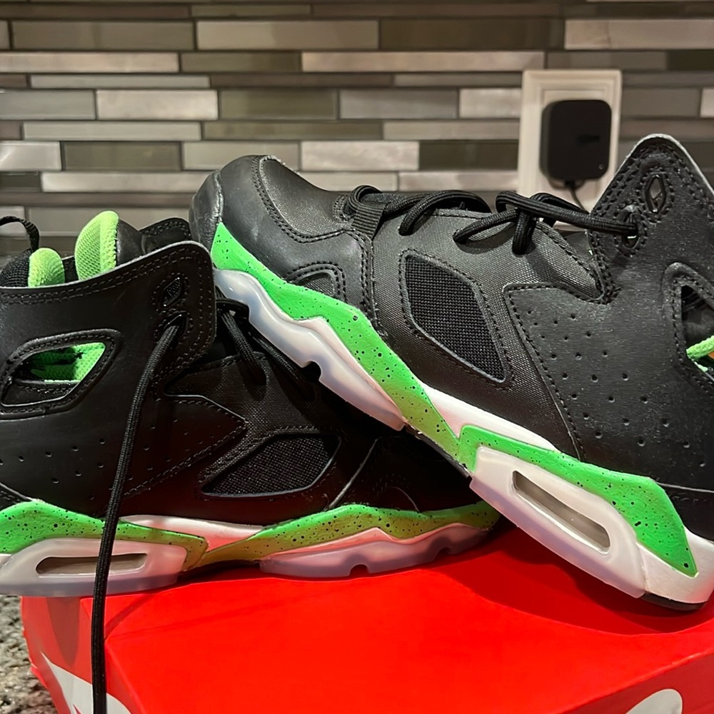 Jordan shoes 4y